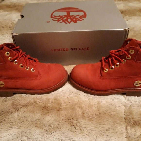Red Timberlands - Picture 3 of 5